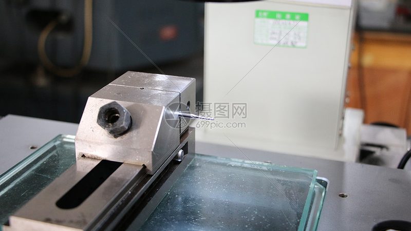 立式加工中心换刀调试：关键步骤与注意事项**
